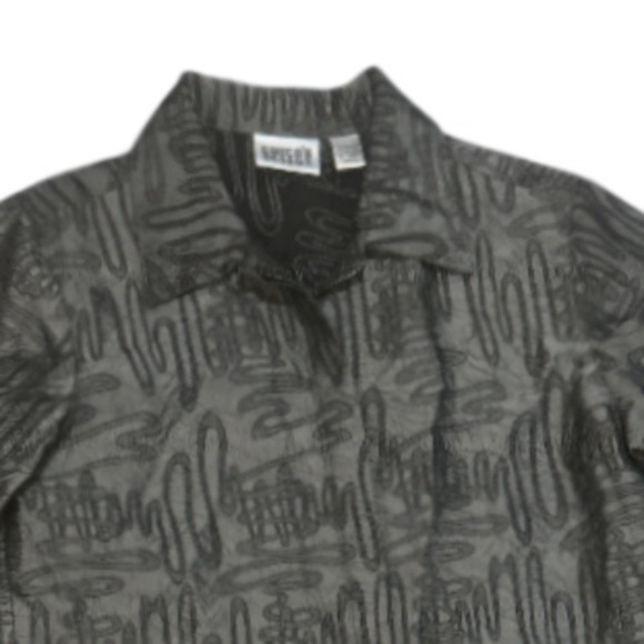 Chico's Design Black & Gray Button Down Top Abstract Print Blouse Size 0 (S) - Picture 2 of 8